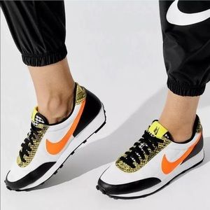 W 8.5 Nike Daybreak in Total Orange/Dynamic Yellow